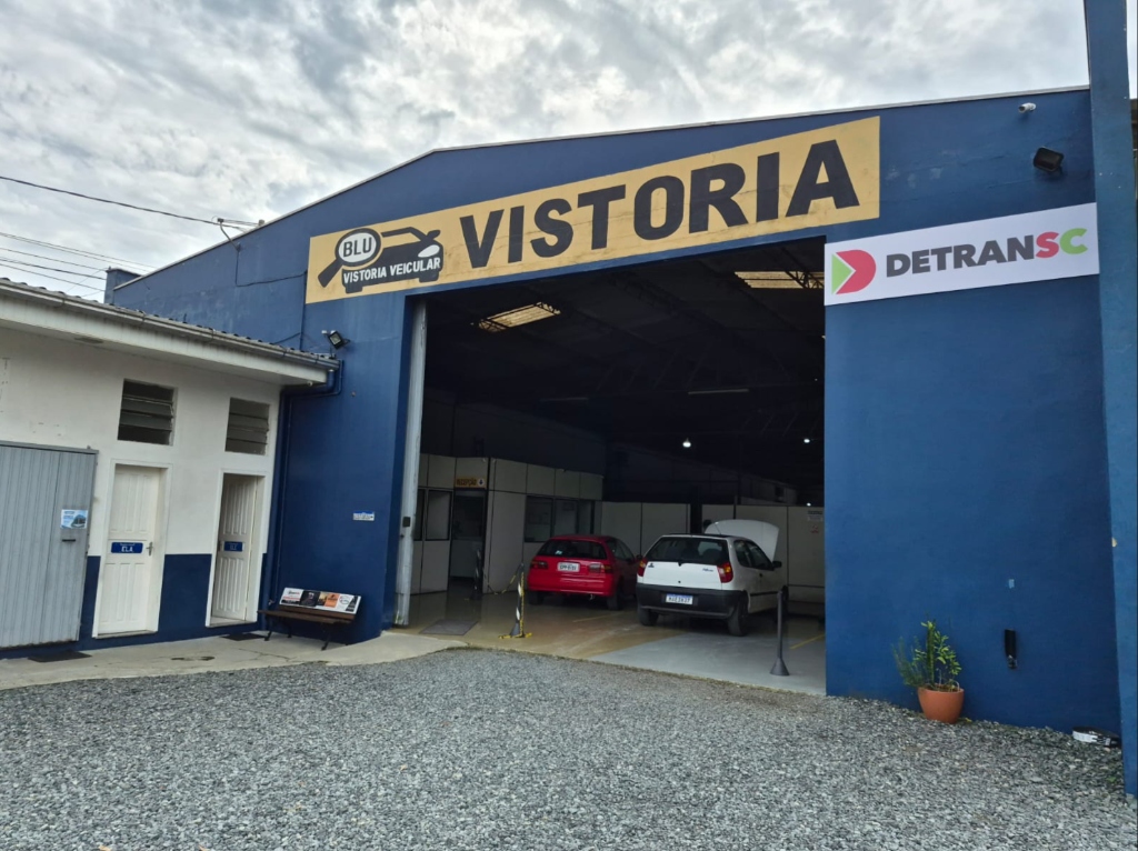 Fachada da Blu Vistoria Veicular na Rua Dr. Pedro Zimmermann, 3920 em Blumenau SC